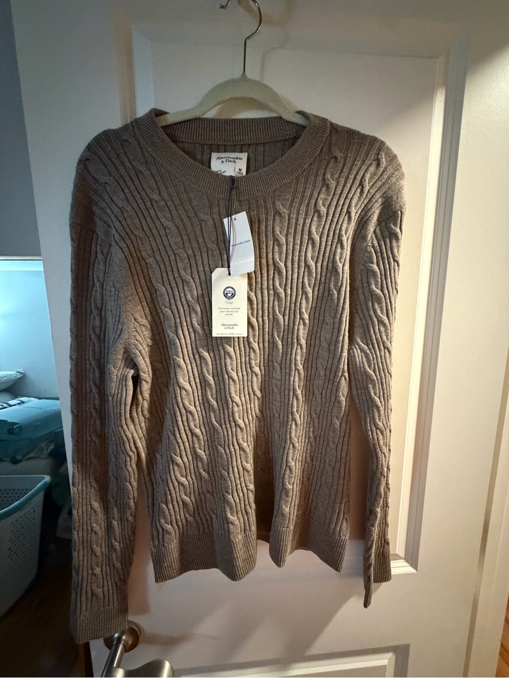 NWT Abercrombie & Fitch Merino Wool-Blend Cable Crew Sweater – Medium